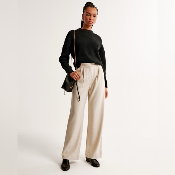 Abercrombie & Fitch Chenille Wedge Crew Sweater - Picture 2 of 13